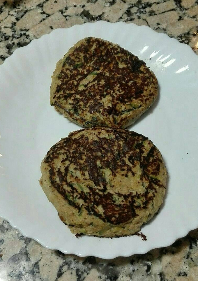 Una foto de Hamburguesa fit de atún y calabacín