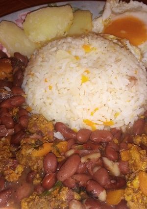 Una foto de Frijoles con carne molida 💯❤