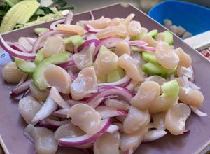 Una foto de Callos de hacha en salsa negra