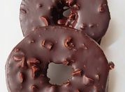Una foto de donas de manzana