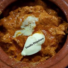 A picture of Chicken makhni handi.