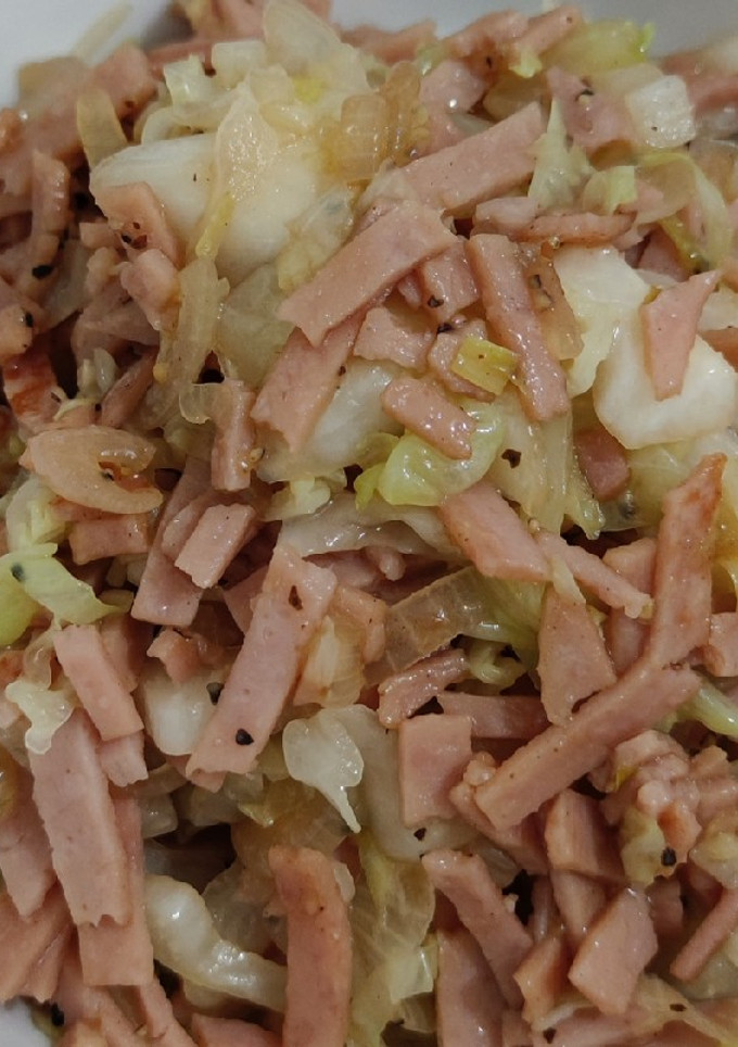 A picture of Round cabbage with ham and onion.