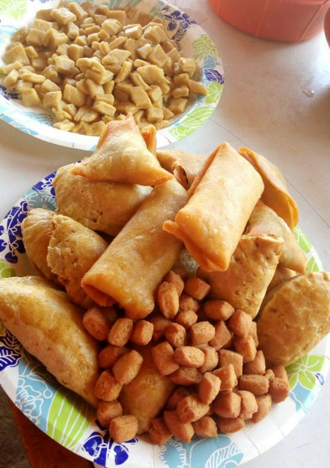 A picture of Assorted small chops.