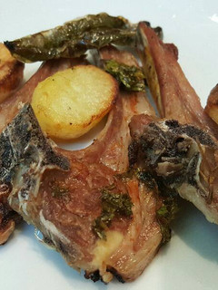 Una foto de Chuletitas de cordero de leche al horno