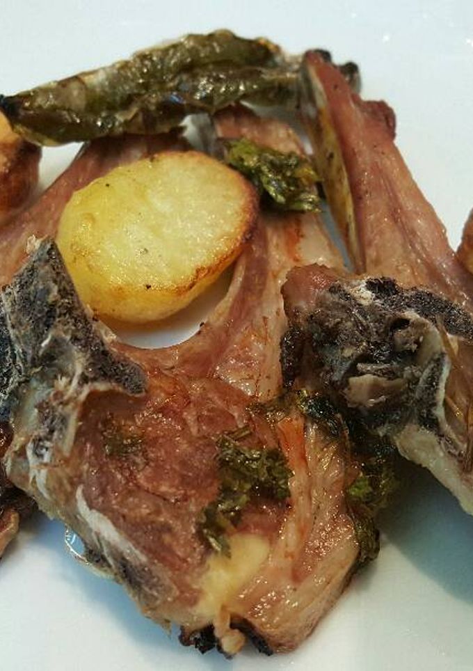 Una foto de Chuletitas de cordero de leche al horno