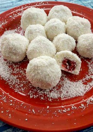 Málnával töltött kókuszos túrógombóc (diétás) recept fotója