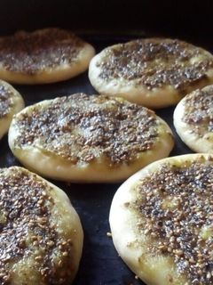 صورة لوصفة مناقيش زعتر او عرايس فطور لذيذ 😋 اليوم