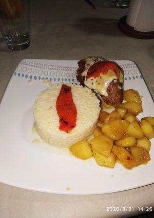 Una foto de Manta de cerdo rellena en salsa de manzanas
