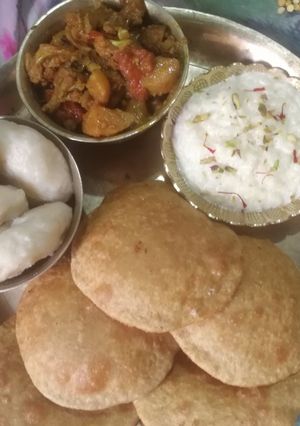 सूजी का पीठा पूरी खीर और सब्जी रेसिपी मुख्य फोटो