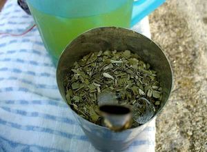 Una foto de Tereré mate frío, con jugo de frutas natural