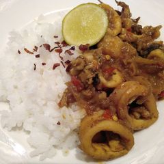 A picture of Spicy stir fry squids with Lime.