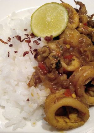 A picture of Spicy stir fry squids with Lime.