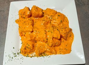 Una foto de Bacalao skrei en salsa de piquillo
