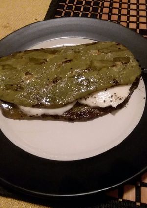 Una foto de Quesadilla de nopal con queso