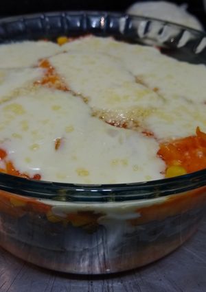 Una foto de Pastel de calabaza, choclo, miel y lomo