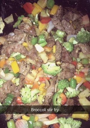 A picture of Steak and broccoli 🥦 stir fry.