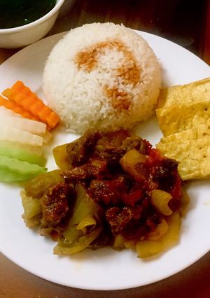 Hình của món Bò om dưa.