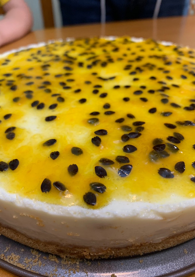 Una foto de Cheesecake de maracuyá