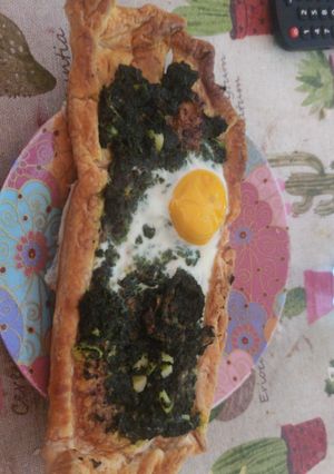 Una foto de Hojaldre de espinaca huevo y queso