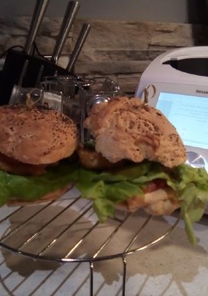 Une photo de Burger poulet avocat