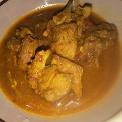 A picture of Curry and garlic soup.