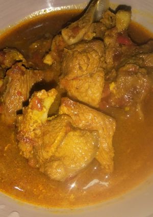 A picture of Curry and garlic soup.