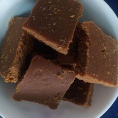 A picture of Chocolate burfi.