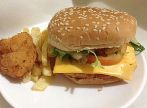 صورة لوصفة برجر دجاج سهل ولذيذ 🍔🍟