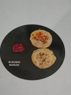 રવા ઉત્તપમ (Rava Uttapam Recipe In Gujarati) રેસીપી મુખ્ય ફોટો
