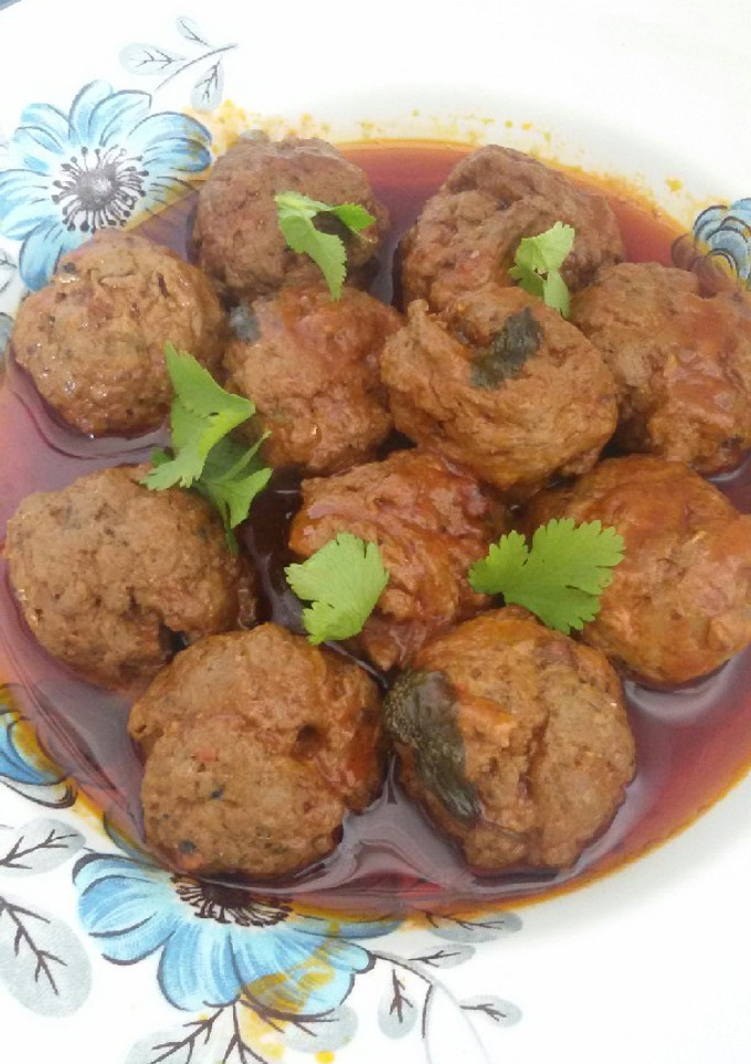 Una foto de Albóndigas caseras de pescados con salsa