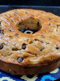 Una foto de Torta matera de bananas con manzanas y chips de chocolate