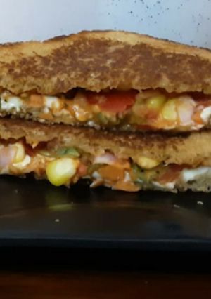 A picture of Pizza Vegetables sandwich.