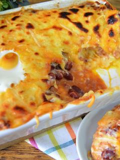 Una foto de Pastel de frijoles con puré de patatas y queso cheddar