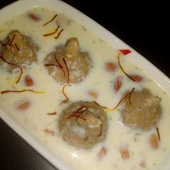A picture of Dudh pitha.