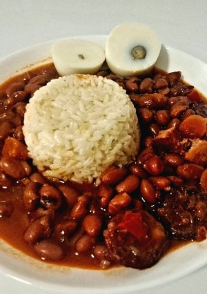 Una foto de OLLA GM: Fabas pintas con arroz