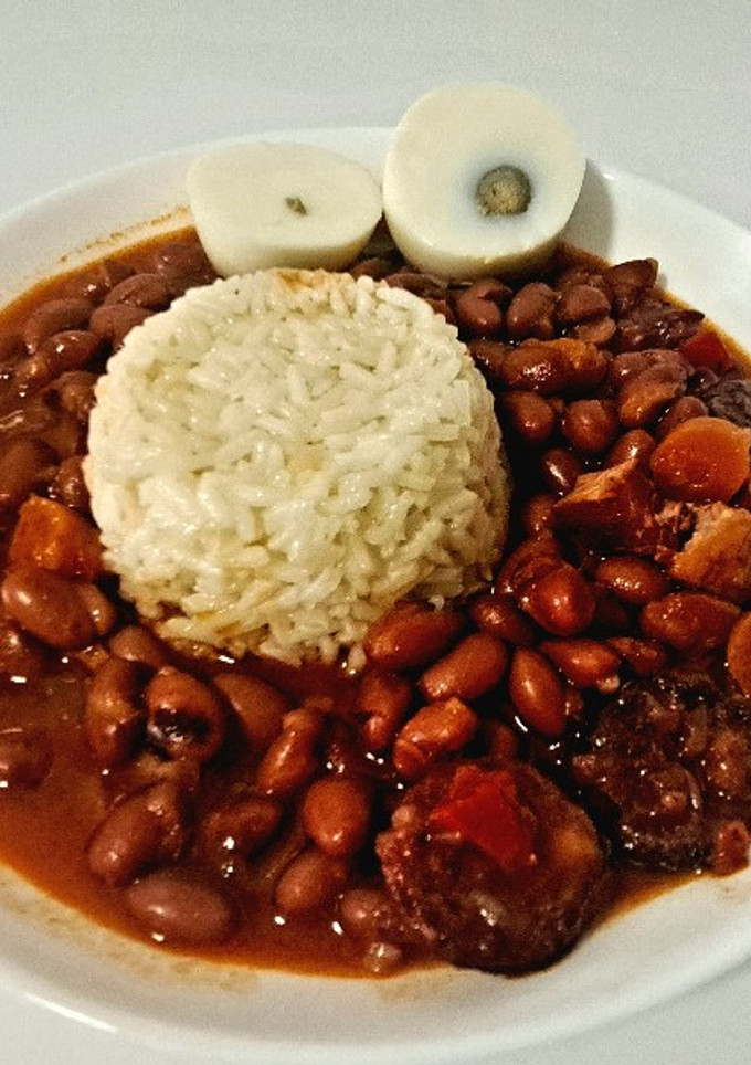 Una foto de OLLA GM: Fabas pintas con arroz