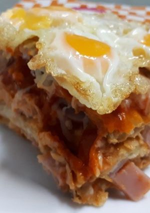 Foto principal de Lasaña de berenjena con sombrero de huevos de codorniz
