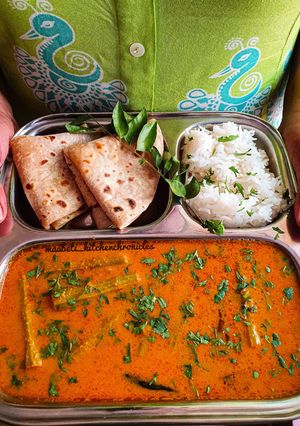 સરગવાની શીંગ ની આમટી રેસીપી મુખ્ય ફોટો