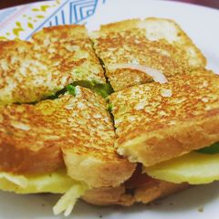 A picture of Mumbai vegetable sandwich.