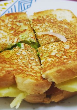A picture of Mumbai vegetable sandwich.