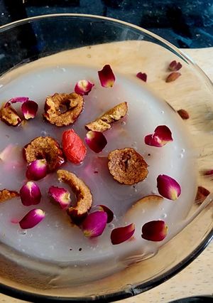 Hình của món Bột sắn dây hoa hồng táo đỏ.