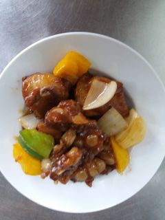 Hình của món Sườn xào chua ngọt.
