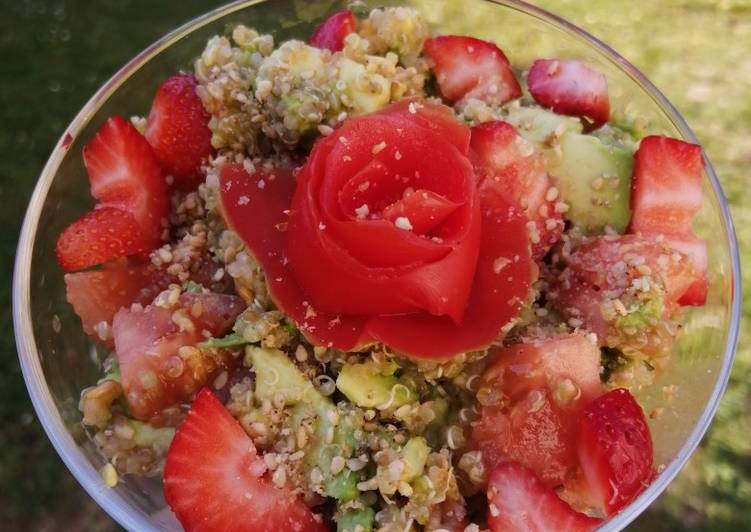 Comment Servir 🥑Salade Quinoa Fraise Avocat Tomate cerise🍓