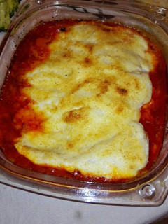 Una foto de Merluza al horno con tomate