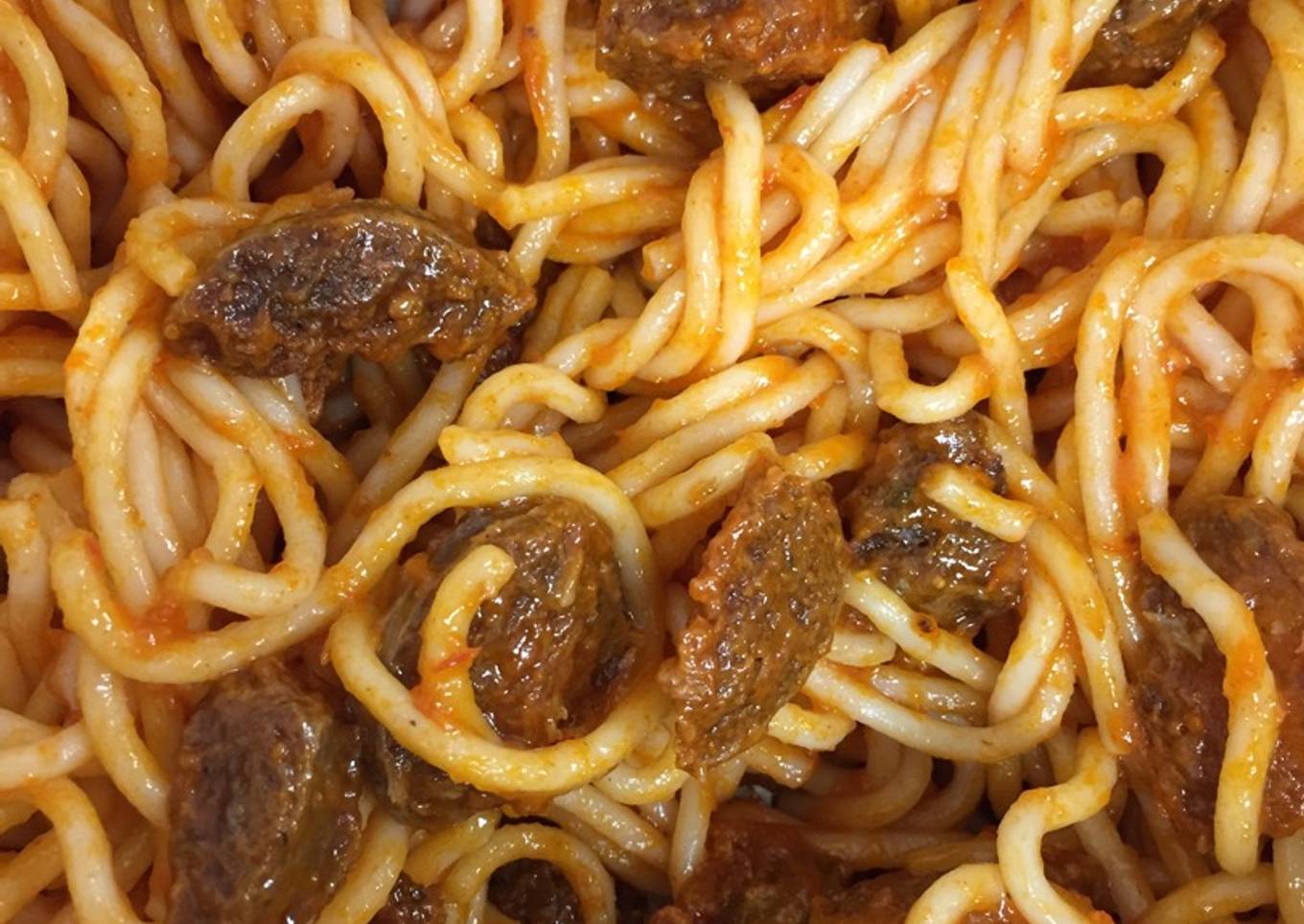 Spaghetti picante con morcilla de calabaza