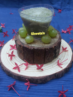 લીલી દ્રાક્ષ નો જ્યુસ (Green grapes juice recipe in Gujarati) રેસીપી મુખ્ય ફોટો