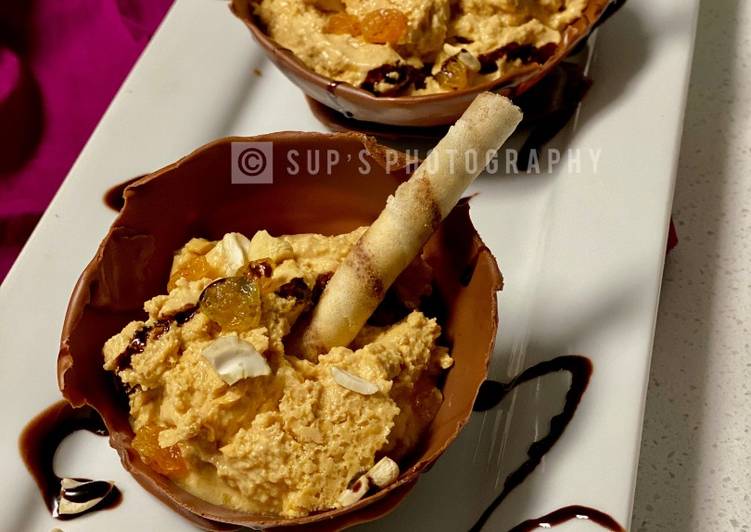 Simple Way to Prepare Super Quick Homemade Sweet Curd In Edible Chocolate Bowl