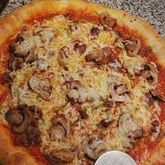 بيتزا 🍕-レシピのメイン写真