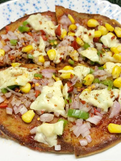 चीज़ कॉर्न पिज़्ज़ा(cheese corn pizza recipe in hindi) रेसिपी मुख्य फोटो