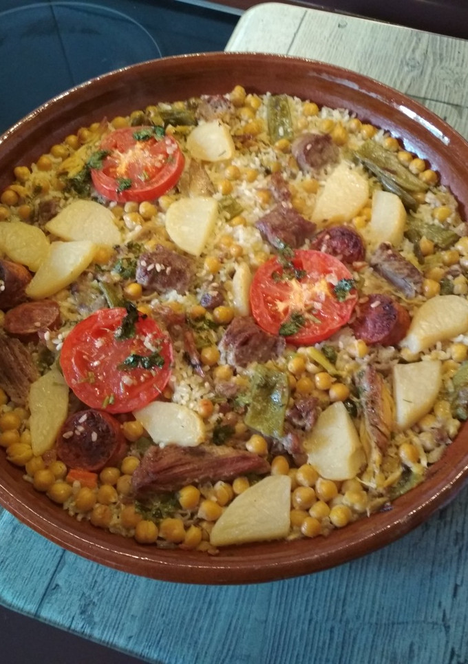 Una foto de Arrós al forn. (Arroz al horno)